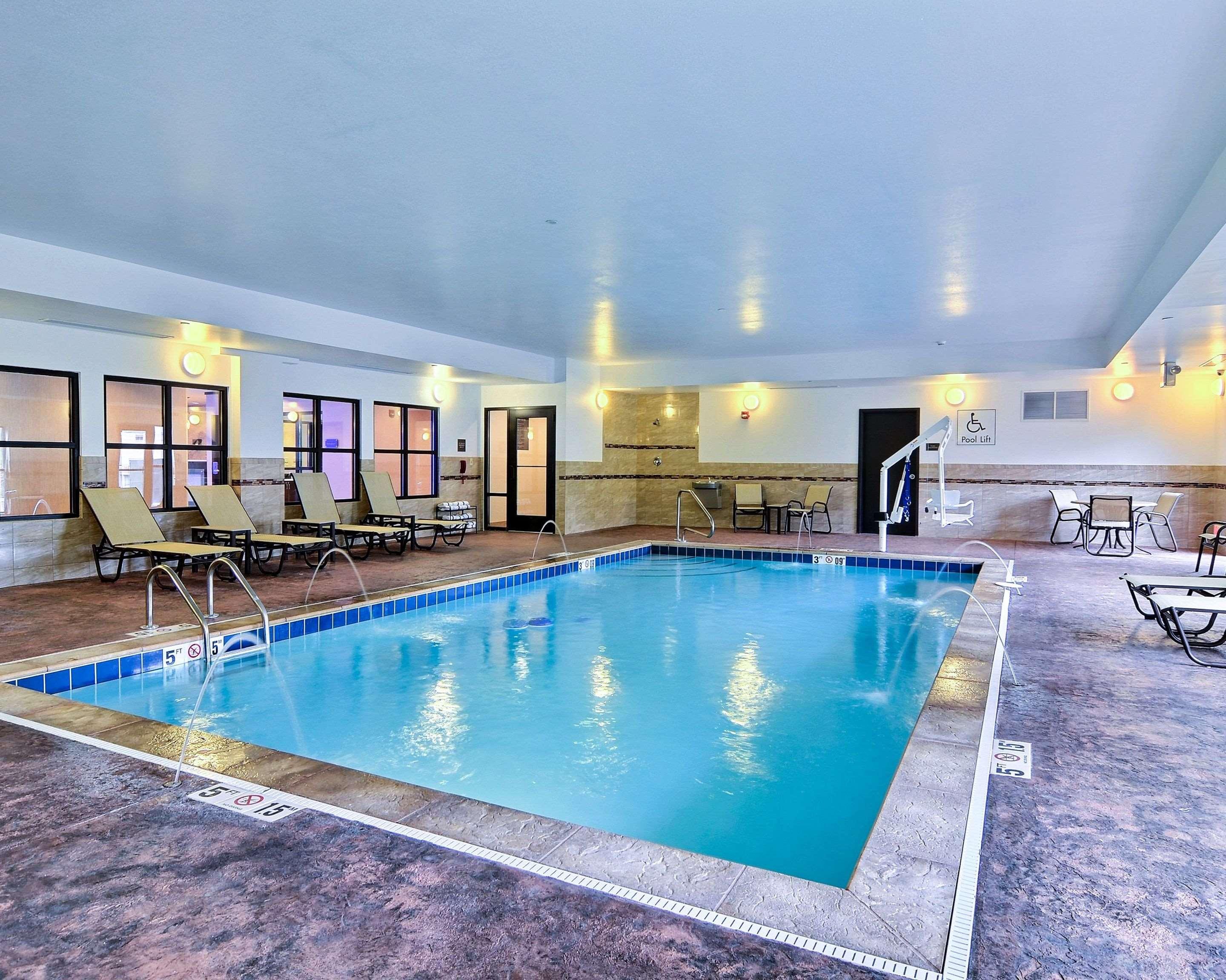 Comfort Suites Uniontown Extérieur photo