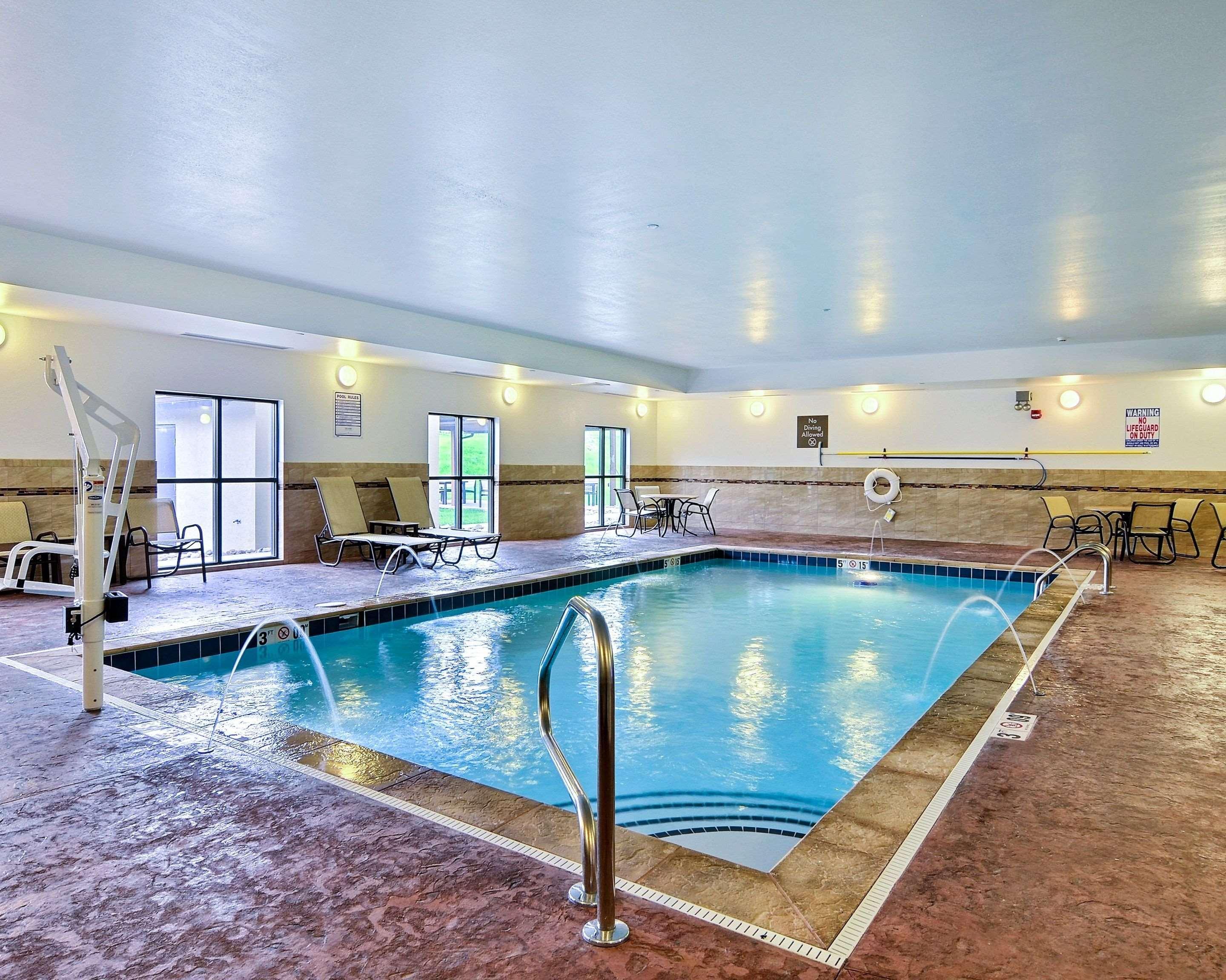Comfort Suites Uniontown Extérieur photo