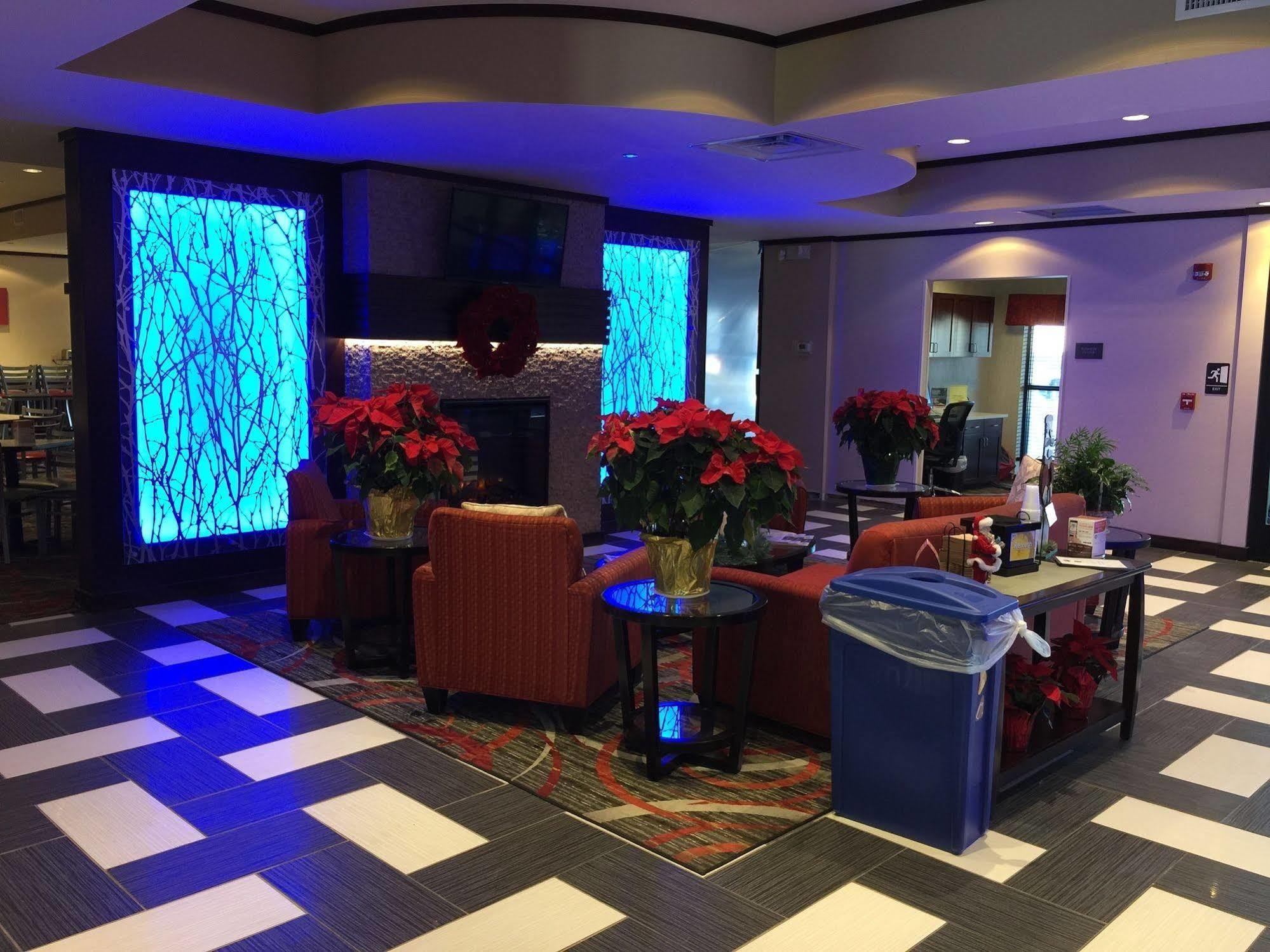 Comfort Suites Uniontown Extérieur photo