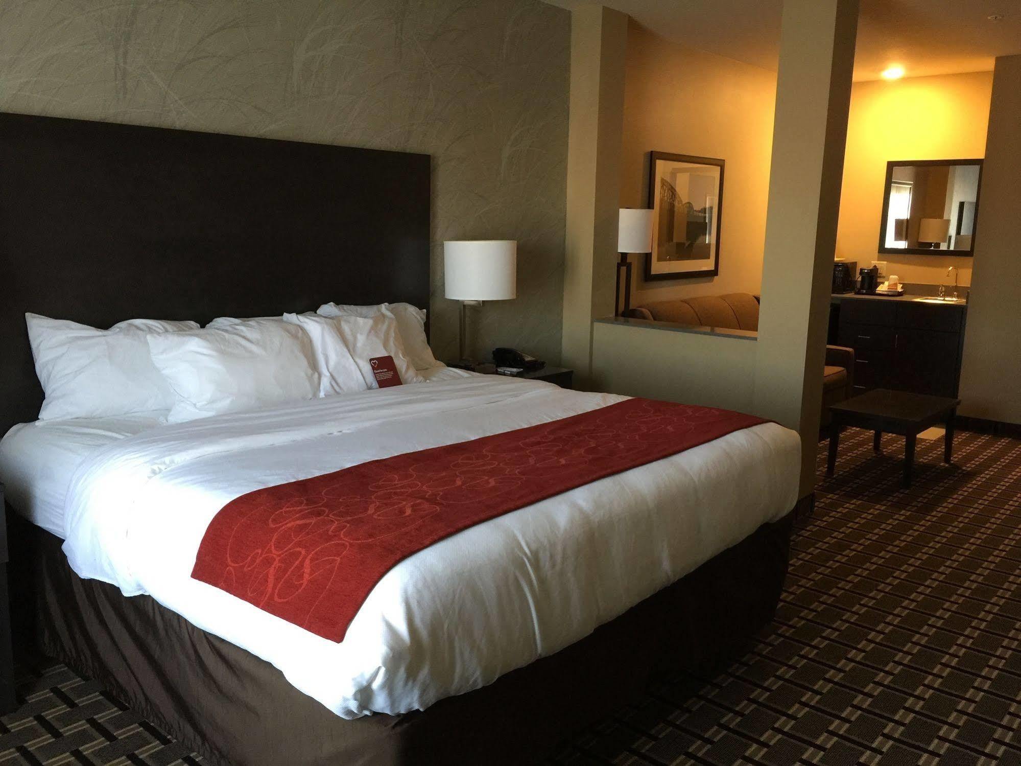 Comfort Suites Uniontown Extérieur photo